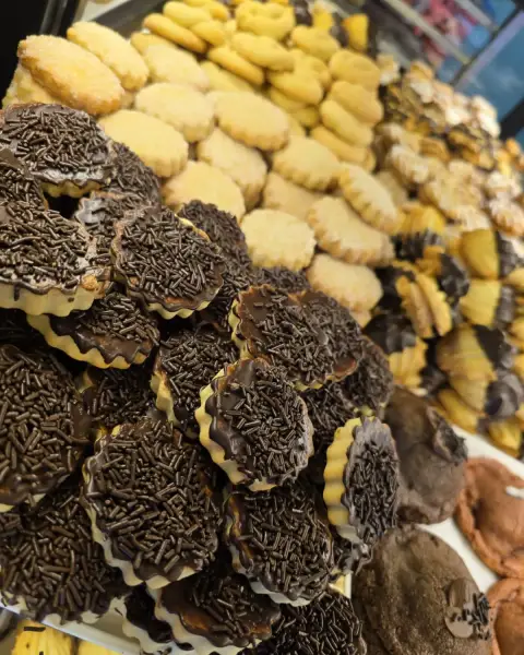 Galletas de chocolate con fideos y pastas de mantequilla, en La Artesana, Parla