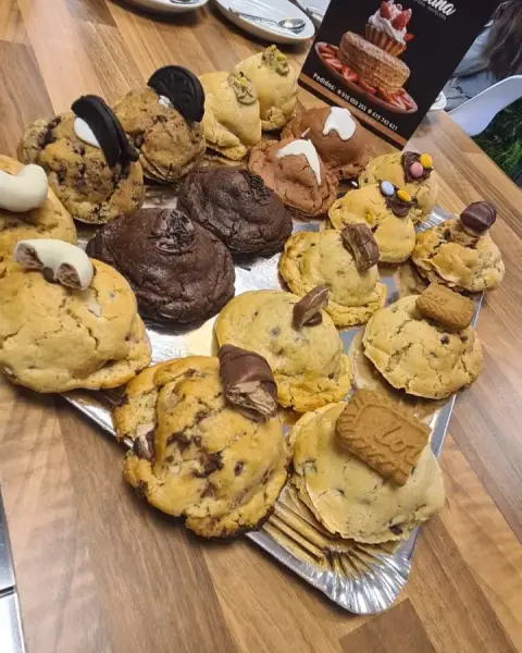 Bandeja de galletas XXL rellenas variadas, en La Artesana, Parla