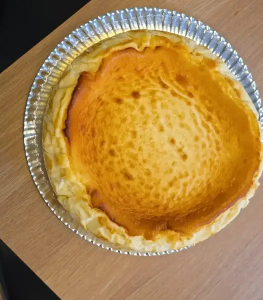 Tarta de queso clasica al horno entera, en La Artesana, Parla