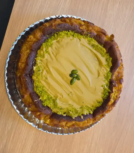Tarta de queso con crema de pistacho, en La Artesana, Parla