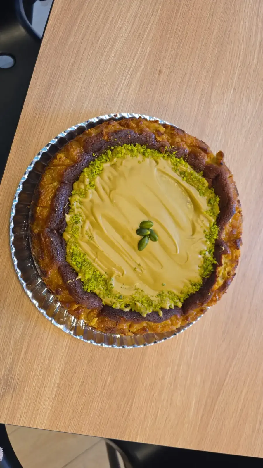 Tarta de queso con crema de pistacho, en La Artesana, Parla