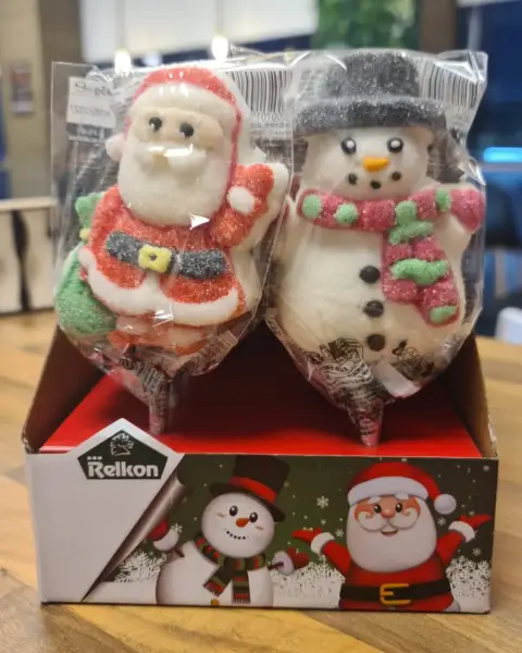 Pirulís de gominola de Papá Noel y muñeco de nieve, en La Artesana, Parla