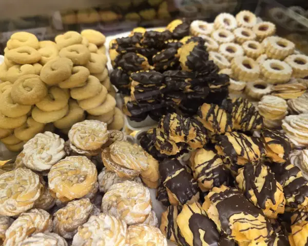 Surtido de pastas de té con chocolate, en La Artesana, Parla