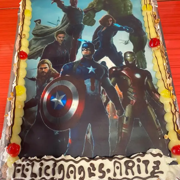 Tarta infantil de los Vengadores para Aritz, en La Artesana, Parla