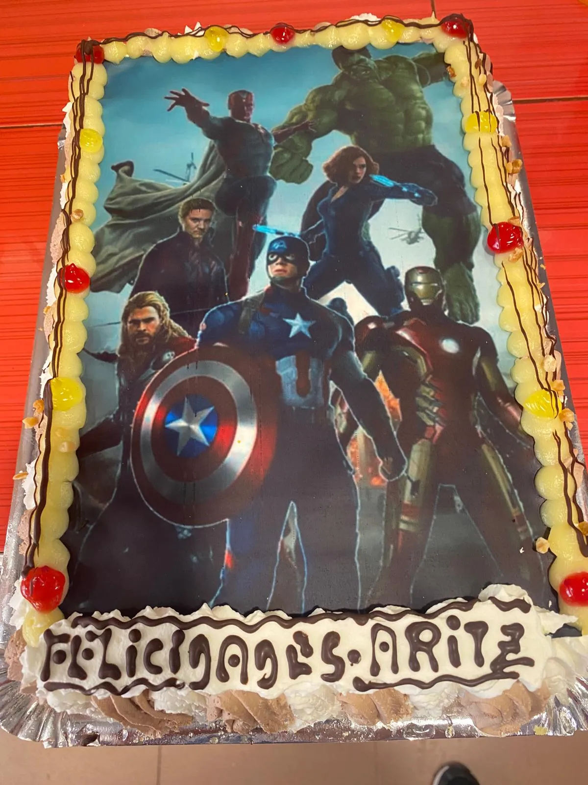Tarta infantil con impresión de los Vengadores